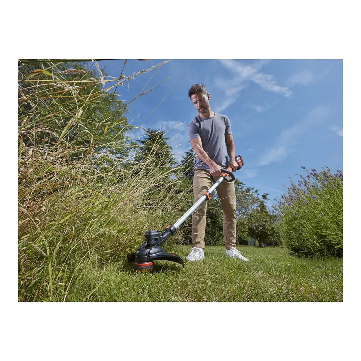 RECORTADORA ELÉCTRICA BLACK & DECKER POWERCOMMAND PIVOTANT BCSTE636L1-QW 36 V Ø 33 CM